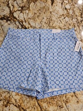 Old Navy Blue and White Floral-Geo Print Bermuda Shorts. Inseam 5"